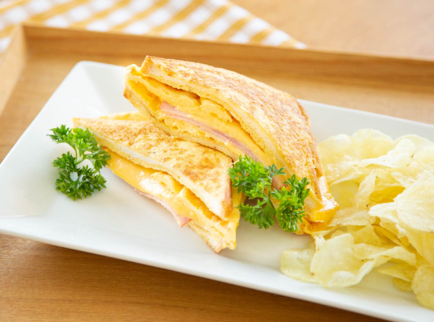 แซนด์วิชไข่พับแฮมชีส by KRUA.CO