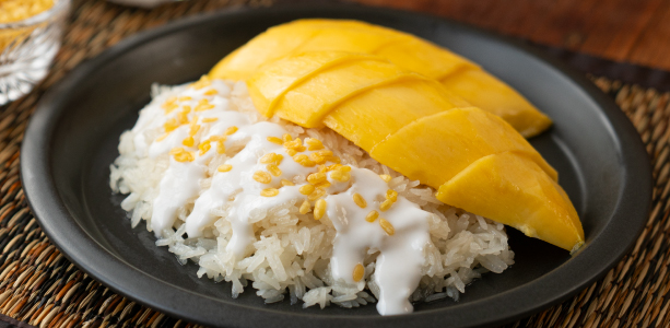 Food,อาหาร,ทำอาหาร,สอนทำอาหาร,KRUA.CO,krua,ข้าวเหนียวมูน,สูตรข้าวเหนียวมูน,วิธีทำข้าวเหนียวมูน,ข้าวเหนียวมูนอร่อยๆ,ข้าวเหนียวมูนมะม่วง,ข้าวเหนียวมูนนุ่มๆ,เคล็ดลับข้าวเหนียวมูน,ข้าวเหนียวมูนทำง่าย,ข้าวเหนียวมูนทำขาย,สูตรข้าวเหนียวมูนสร้างรายได้,แจกสูตรข้าวเหนียวมูนฟรี,สูตรข้าวเหนียวมูนทำง่ายขายได้,สูตรข้าวเหนียวมูนมืออาชีพ,สูตรข้าวเหนียวมูนพร้อมวิธีทำ,สูตรข้าวเหนียวมูนอร่อยบอกต่อ,วัตถุดิบข้าวเหนียวมูน,อุปกรณ์ทำข้าวเหนียวมูน,ข้าวเหนียวเขี้ยวงู,กะทิสดทำข้าวเหนียวมูน,กะทิราดหน้า,ข้าวเหนียวมะม่วง
